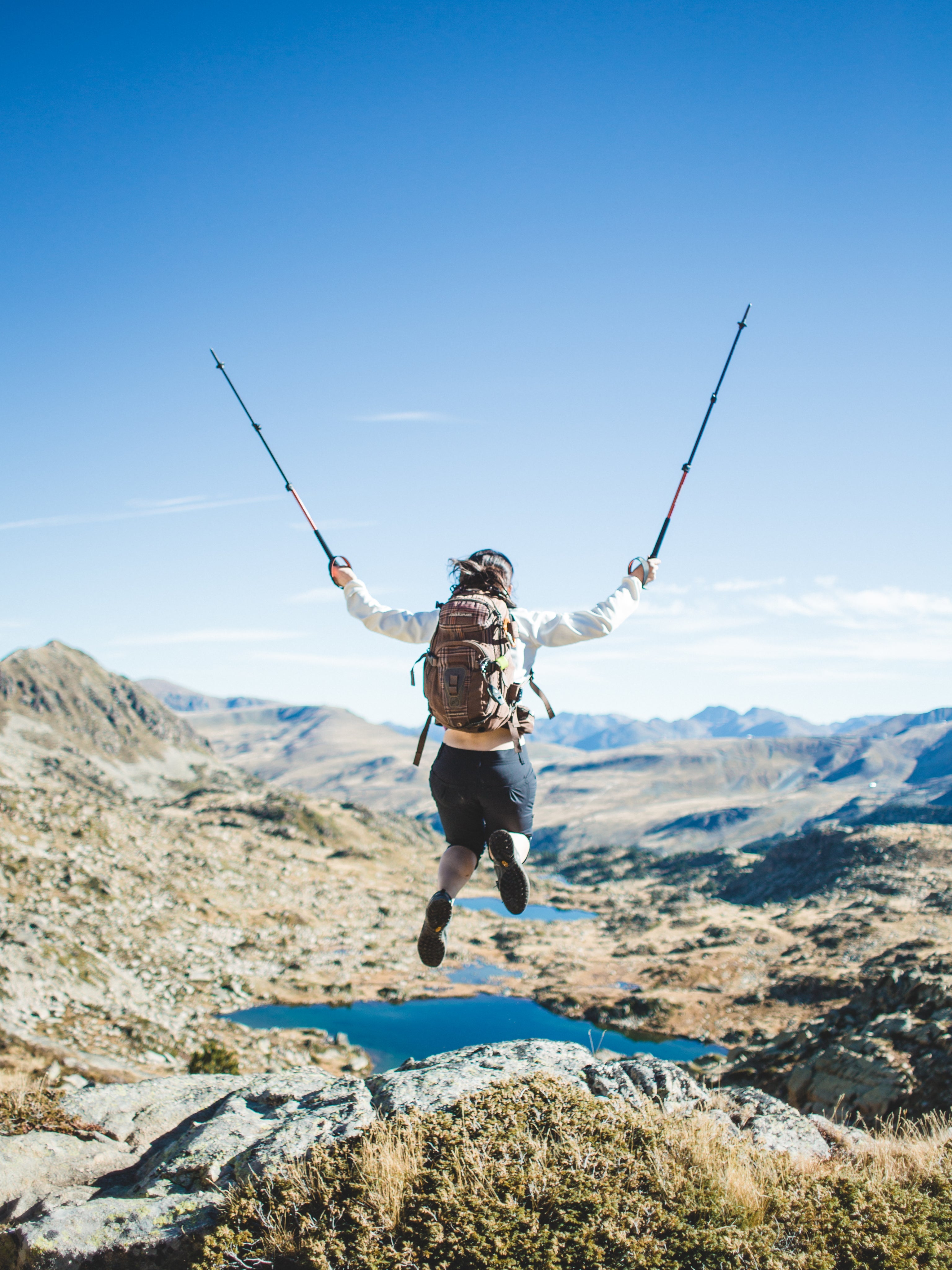 TREKKING & HIKING